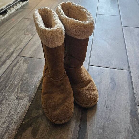 Bearpaw Marissa Boots - Picture 2 of 9